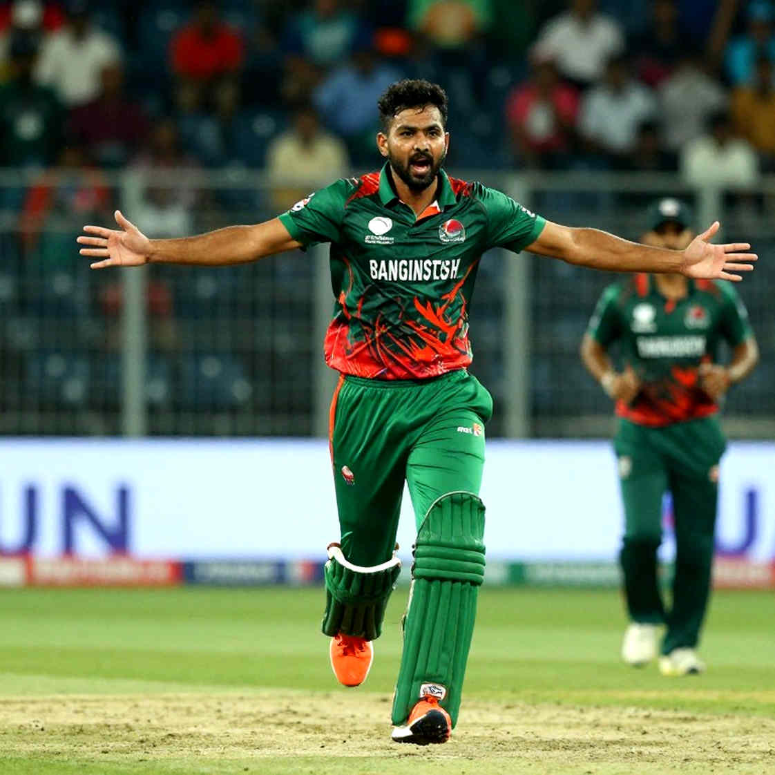 নিলামের রাতে যে ছেলেটি নিজের দাম জানল সবার শেষে
